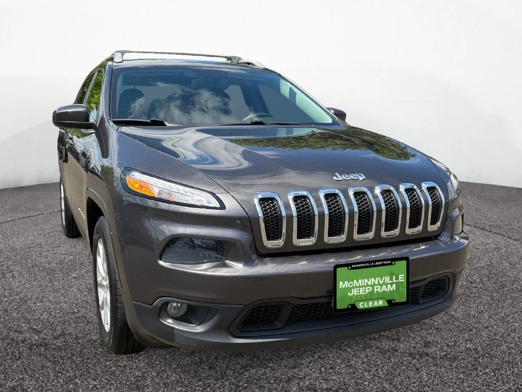 Used 2015 Gray Jeep Latitude image 7
