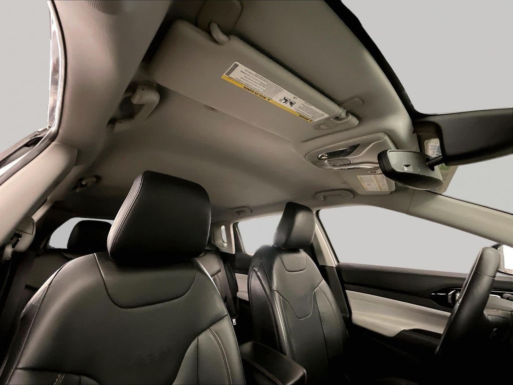 Used 2022 Silver Jeep Limited image 26