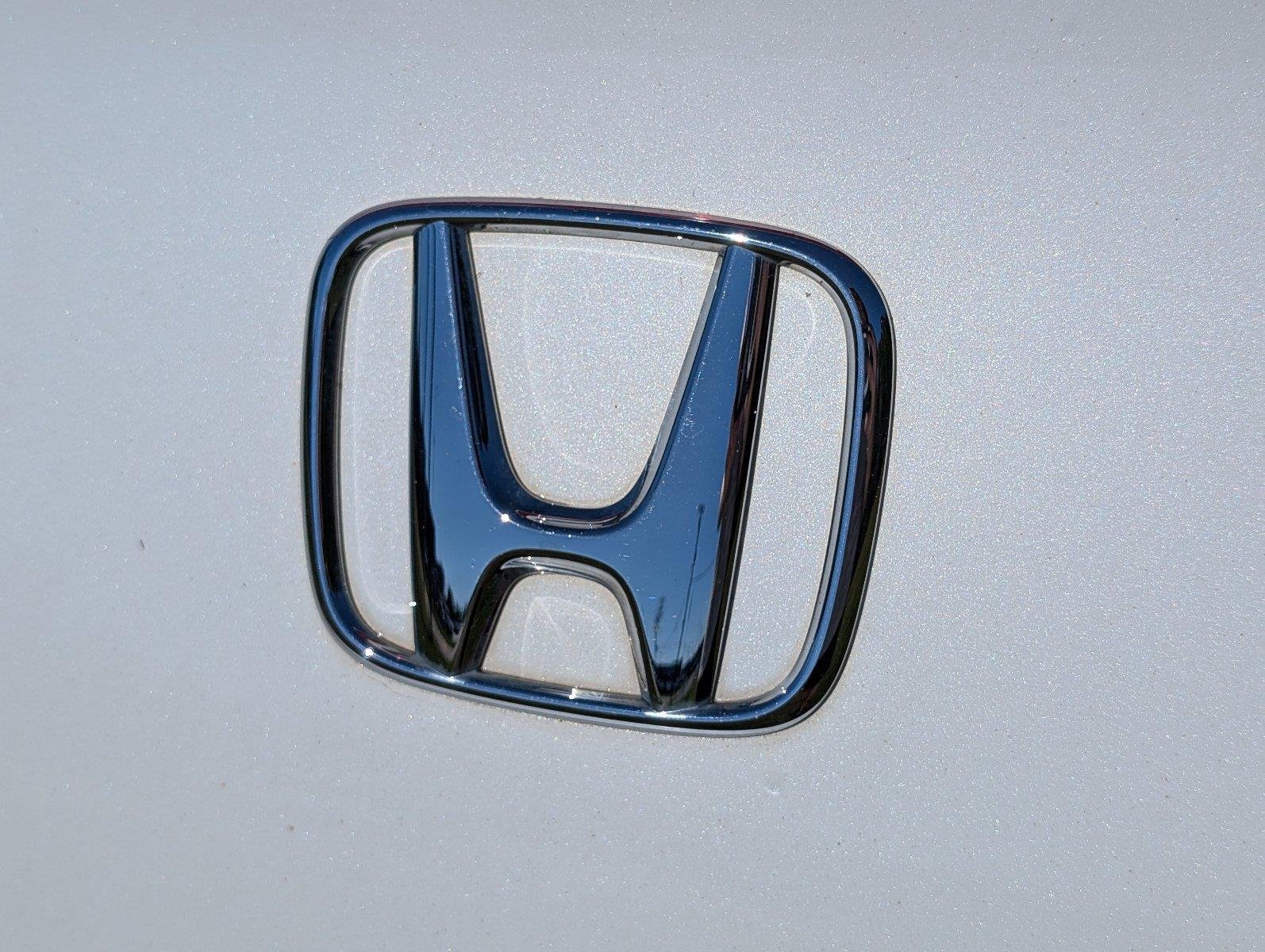 Used 2017  Honda Touring image 5