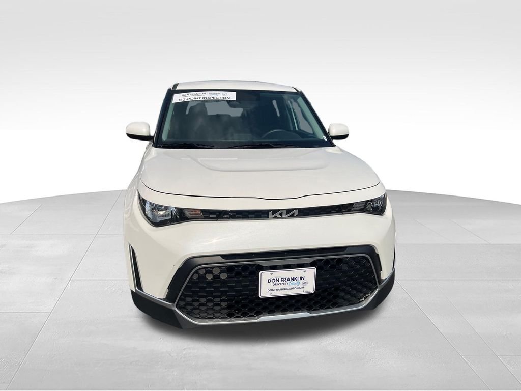 Used 2025 White Kia LX image 8