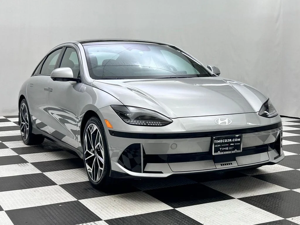 Used 2023 Silver Hyundai Limited image 2