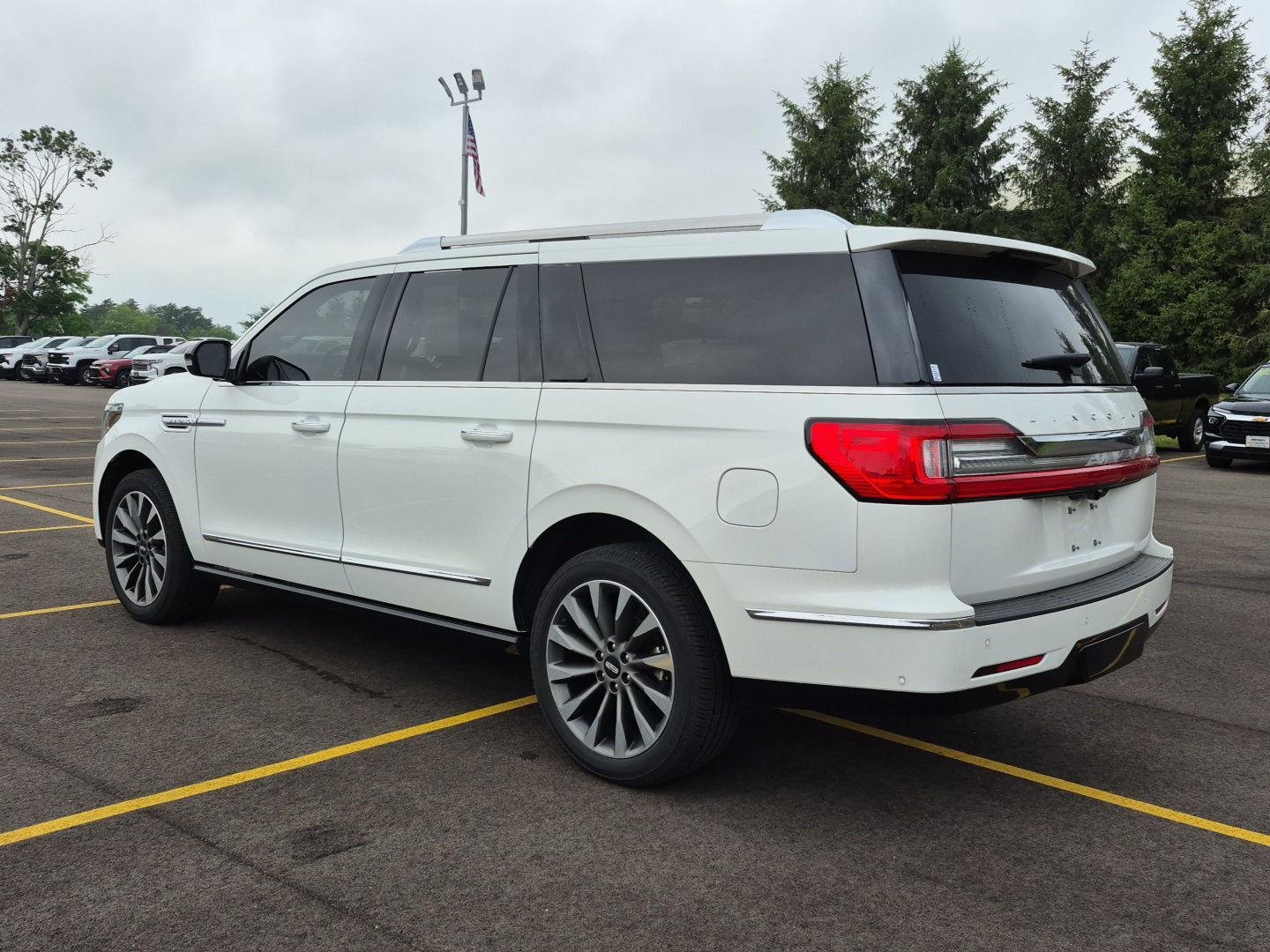 Used 2020 Pristine White Lincoln Reserve image 7