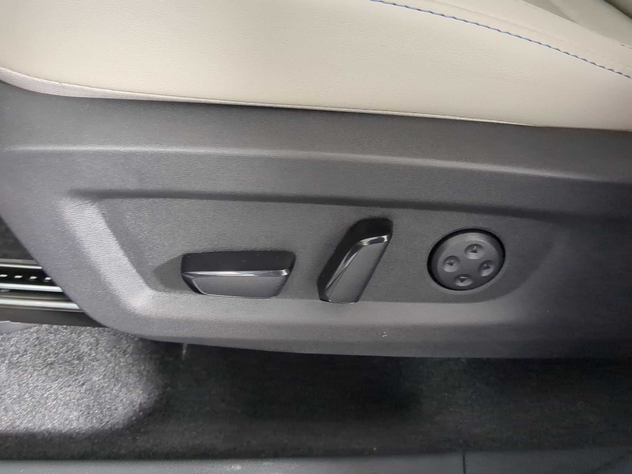 New 2027 Everest White Pearl TriCoat Nissan Platinum image 12