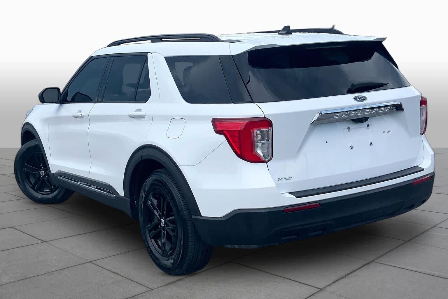Used 2022 Oxford White Ford XLT image 12