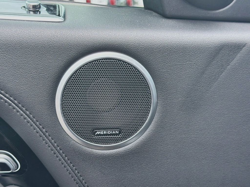 Used 2020 Black Land Rover HSE image 19