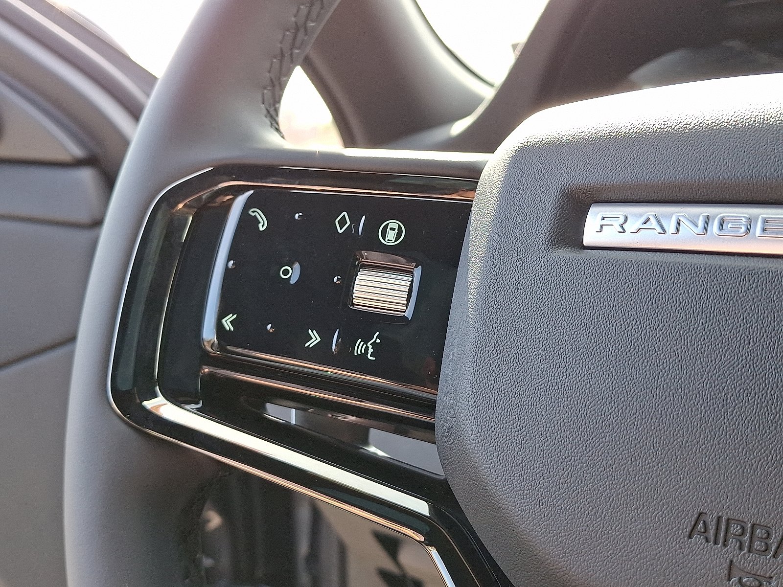 2025 Land Rover Range Rover Evoque S - Photo 18