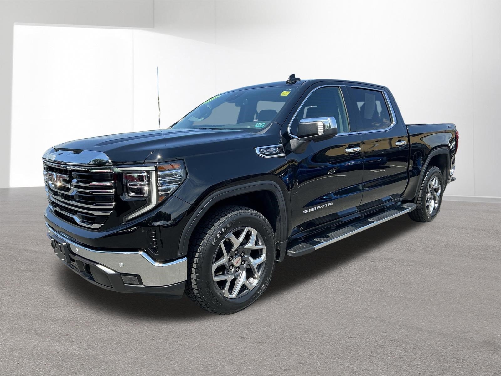 Used 2024 Onyx Black GMC SLT image 7