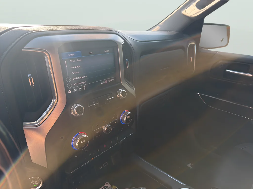 Used 2021 White GMC Elevation image 21