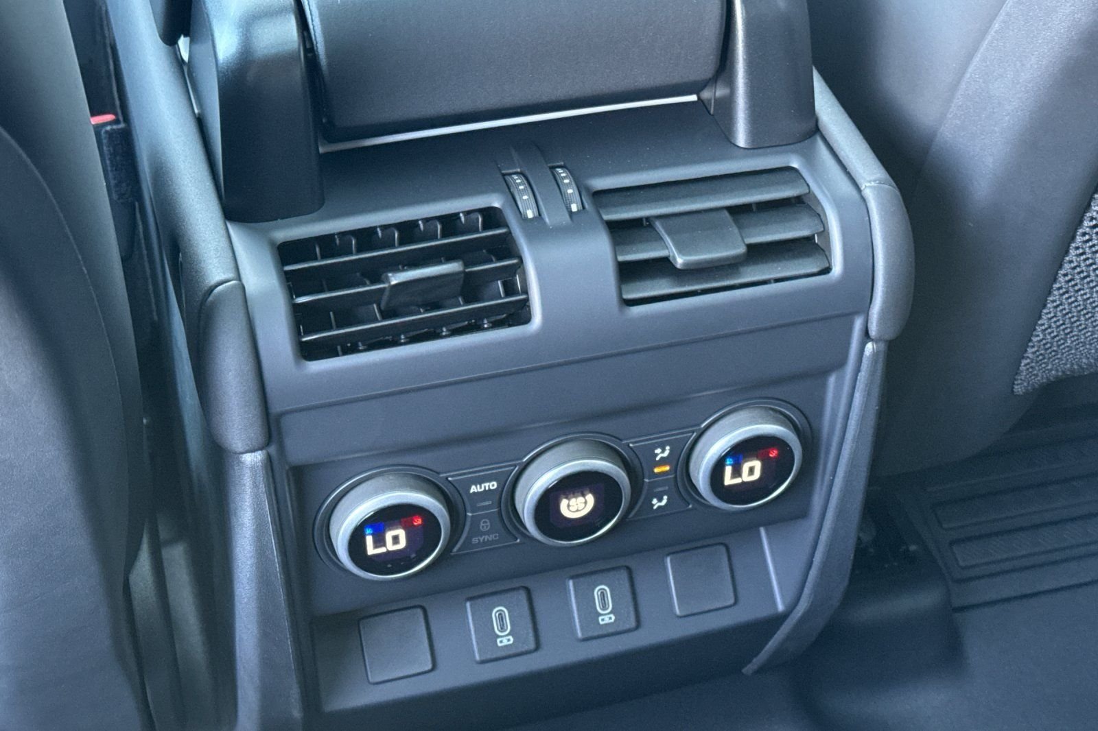 New 2026 Tasman Blue LAND ROVER X-Dynamic SE image 13