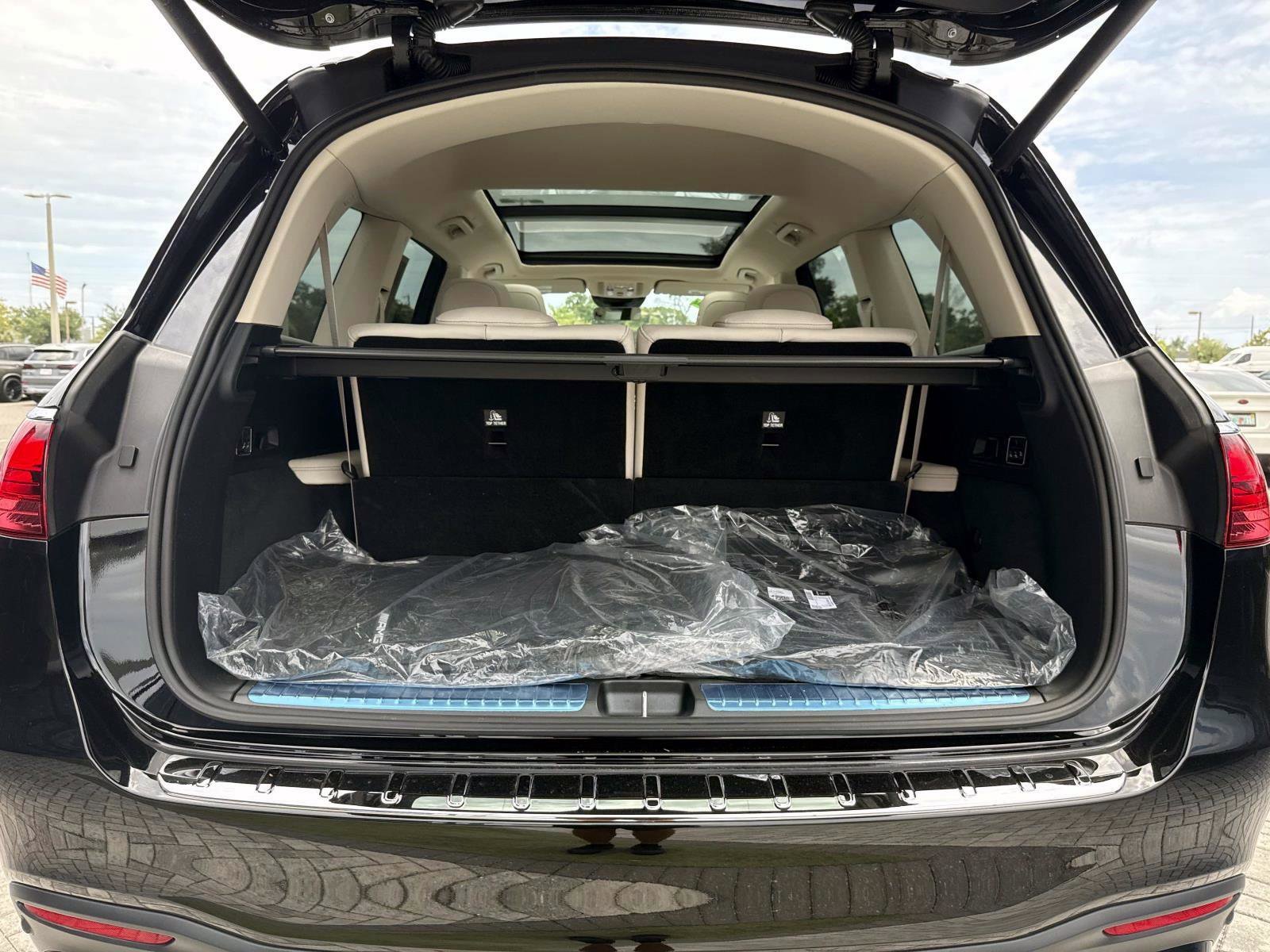 New 2026 Obsidian Black Metallic Mercedes-Benz 450 4MATIC® SUV image 10