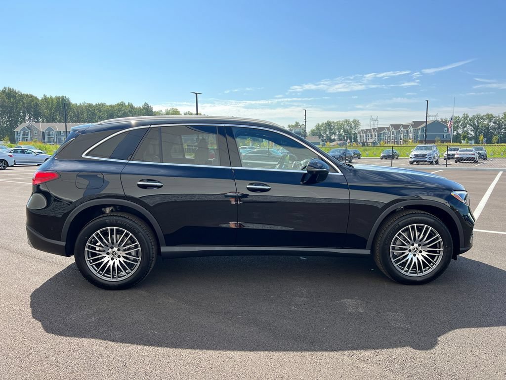 New 2027 Black Mercedes-Benz GLC 300 image 41