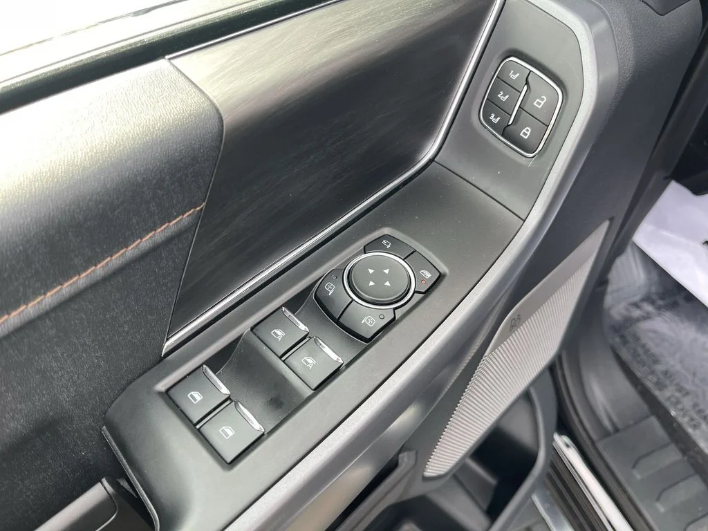 Used 2025 Black Ford Lariat image 13
