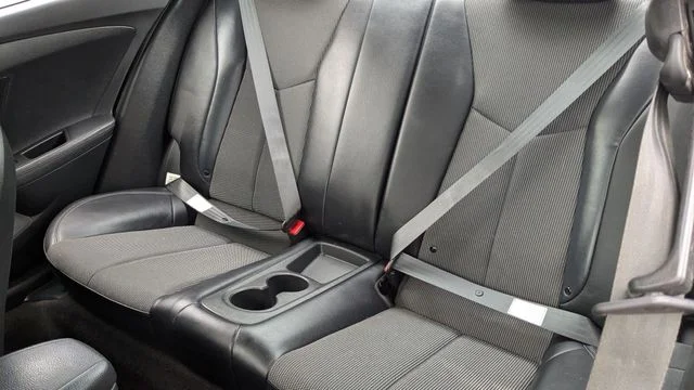 2015 Hyundai Veloster Base - Photo 24