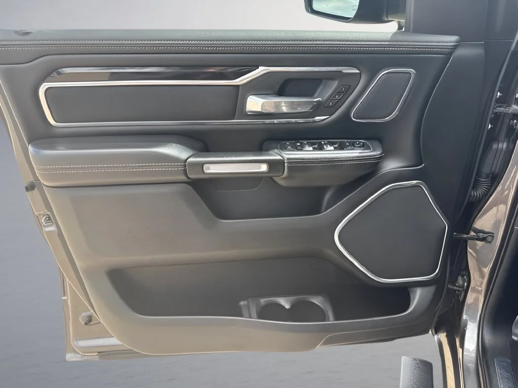 Used 2019  Ram Laramie image 27