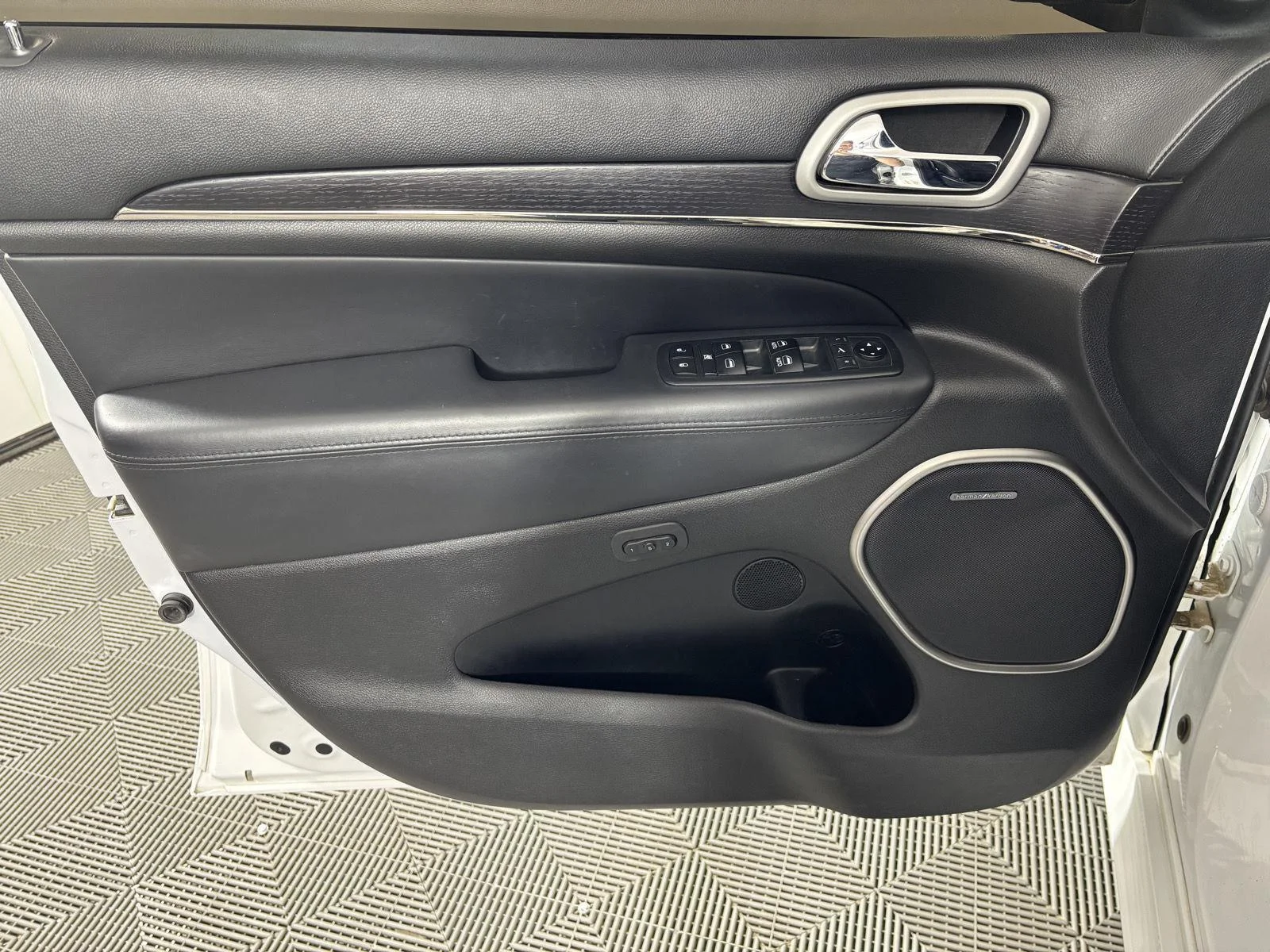 Used 2018 Bright White Clearcoat Jeep High Altitude image 14