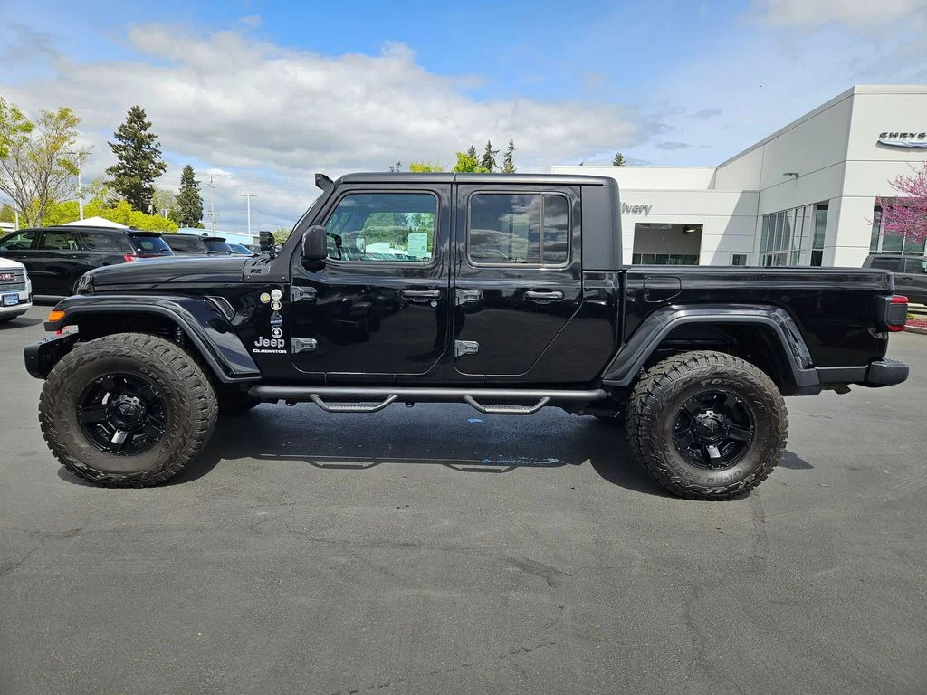 Used 2020 Black Clearcoat Jeep Overland image 3