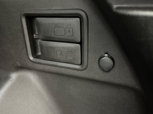 Used 2018 Summit White GMC SLE image 29