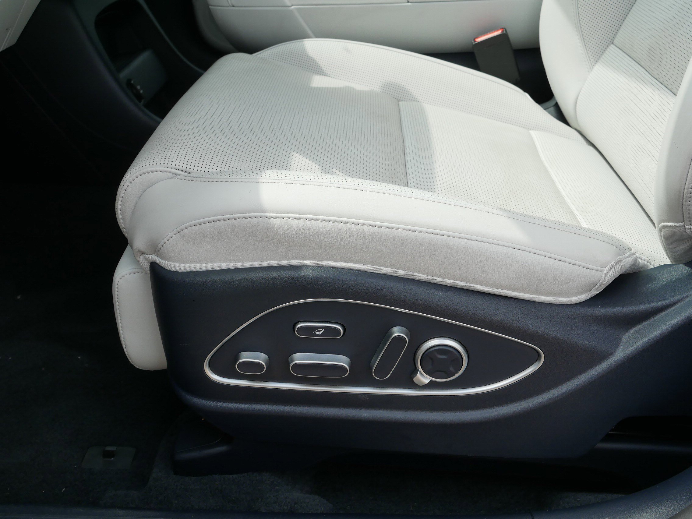 Used 2026 Creamy White Pearl Hyundai Calligraphy image 20