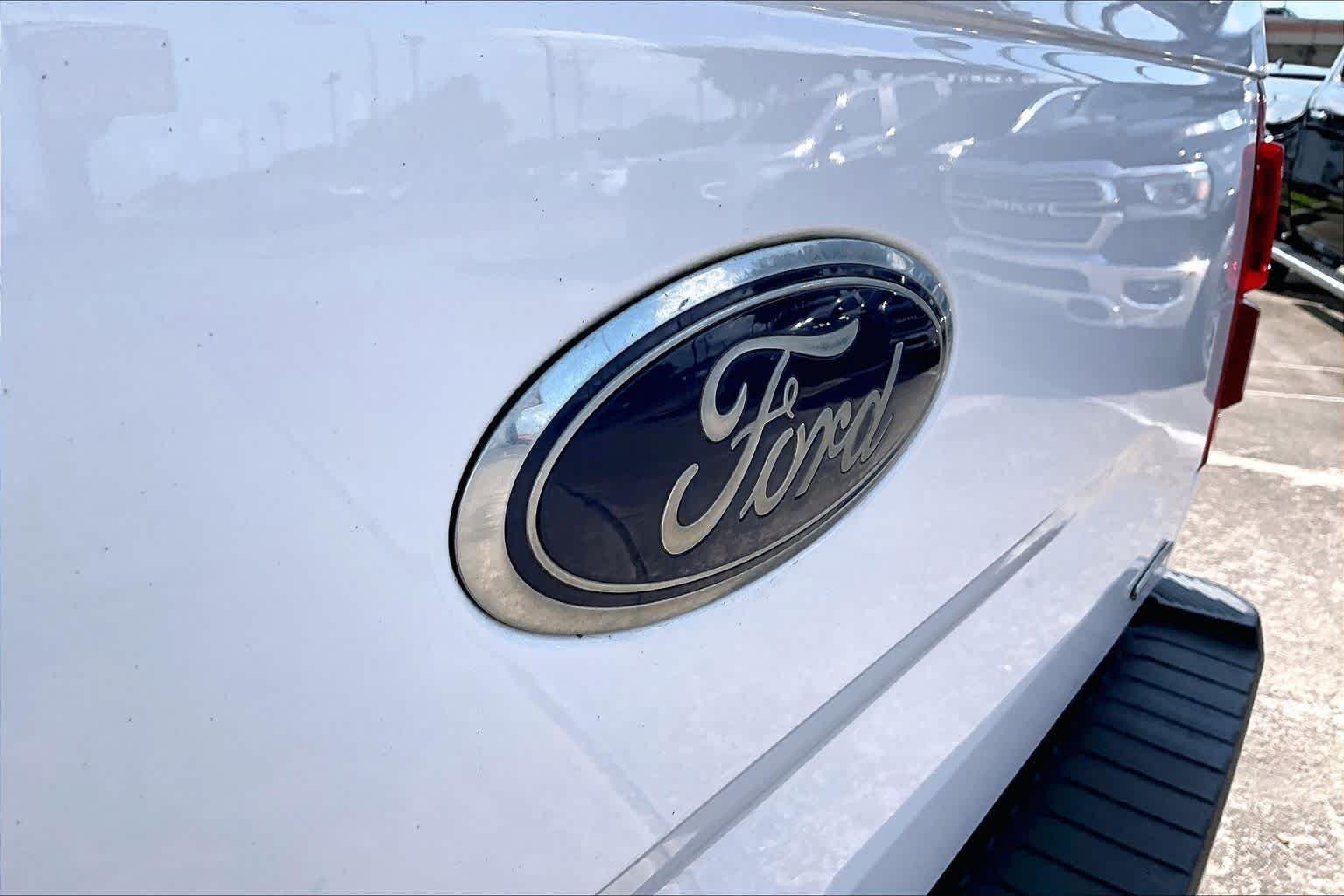 Used 2015 Oxford White Ford Lariat image 9