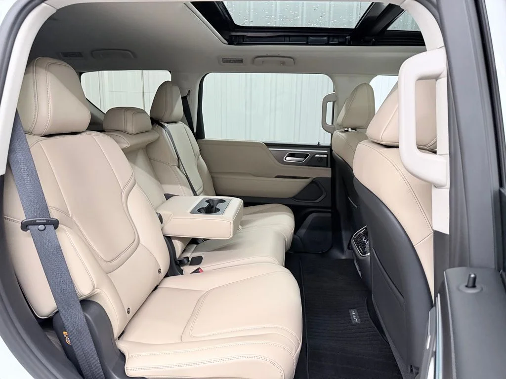 Used 2026 White INFINITI PURE image 43