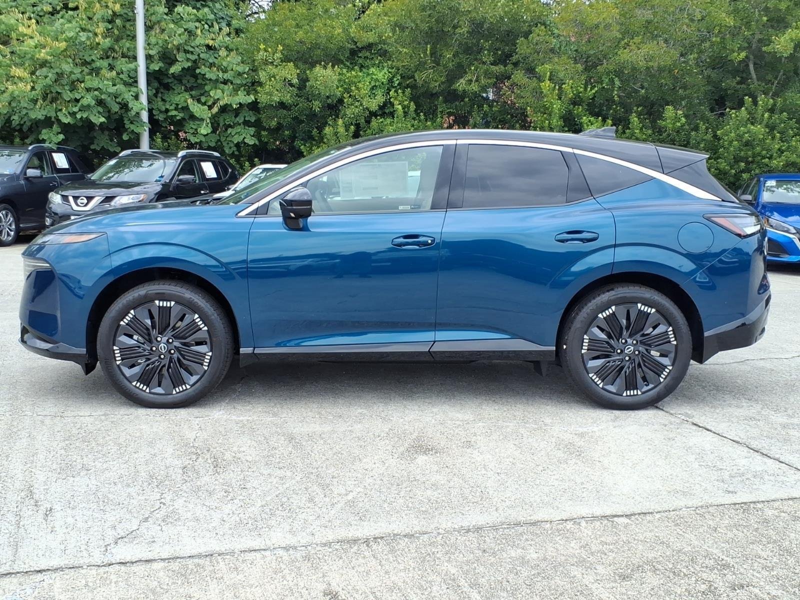 New 2026 Aurora Blue Pearl Metallic / Super Black Two-tone Nissan Platinum image 3