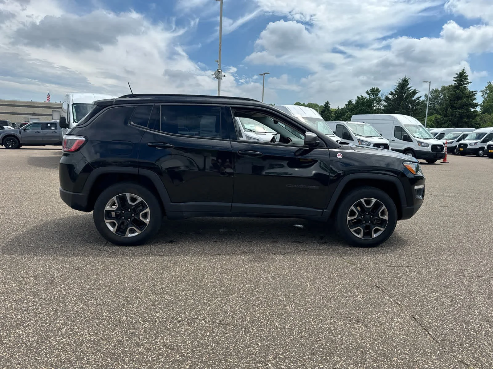 Used 2018 Diamond Black Crystal Pearlcoat Jeep Trailhawk image 8