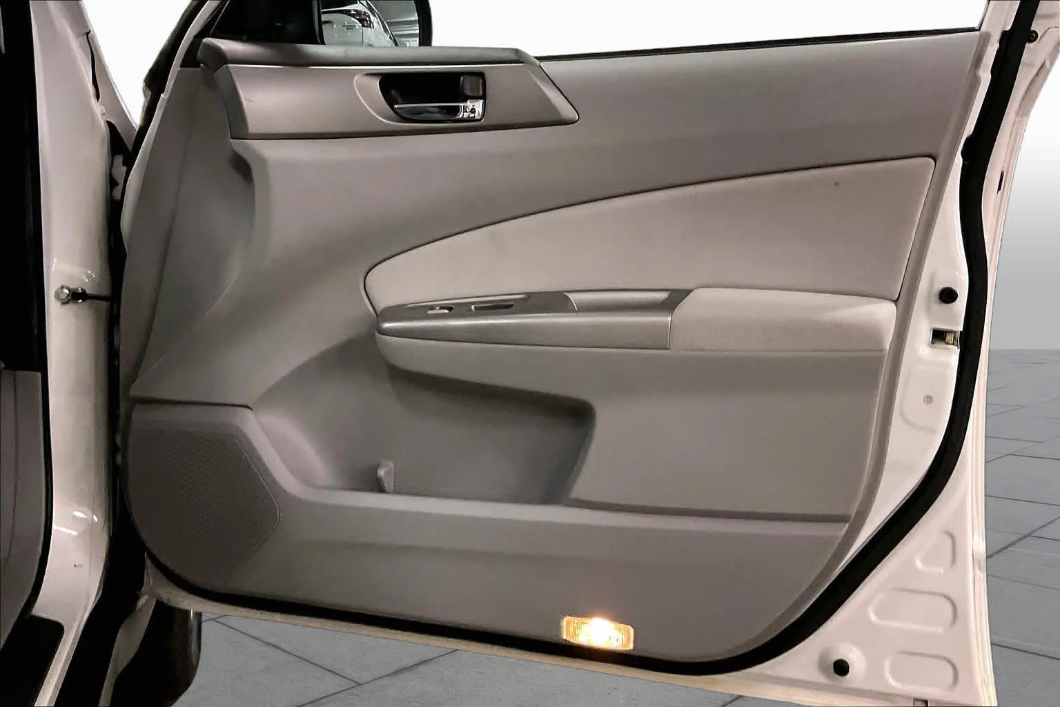 Used 2010 Satin White Pearl Subaru 2.5X Limited image 22