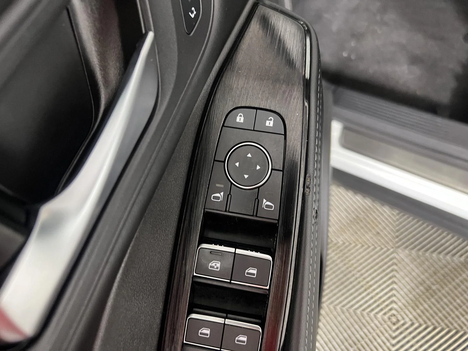 Used 2023 Pearl White Tricoat Nissan SL image 12