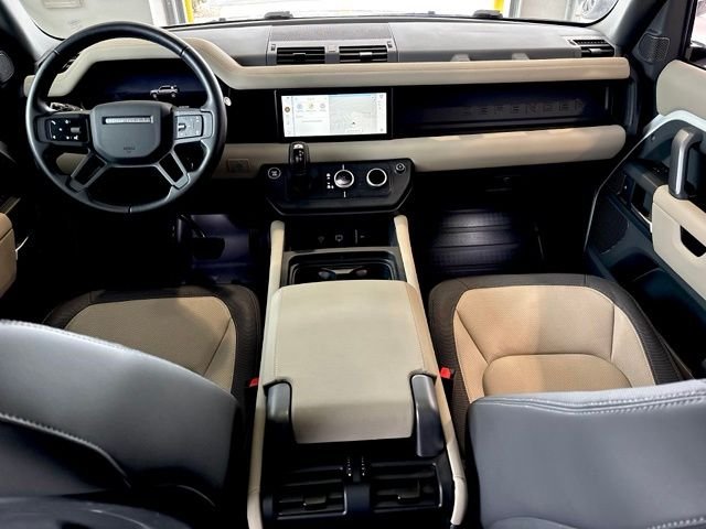 Used 2024 White Land Rover X-Dynamic SE image 16