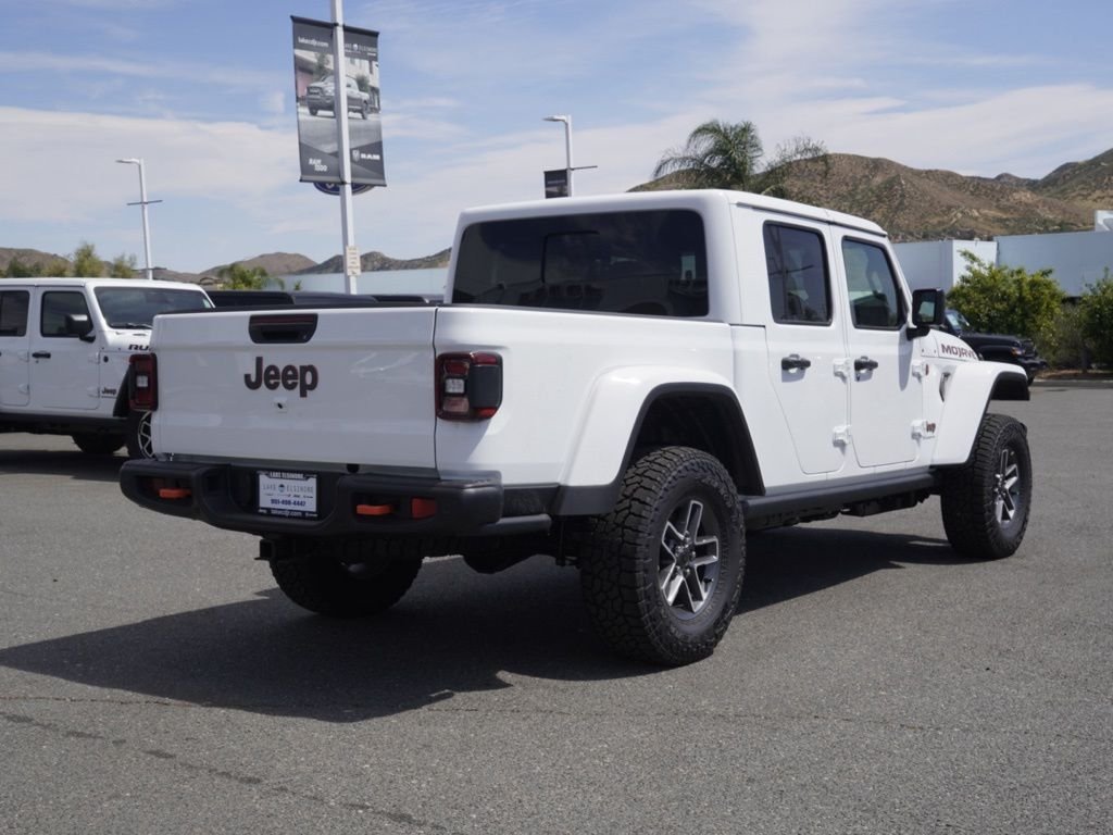 New 2026 Bright White Clear-Coat Exterior Paint Jeep Mojave image 3
