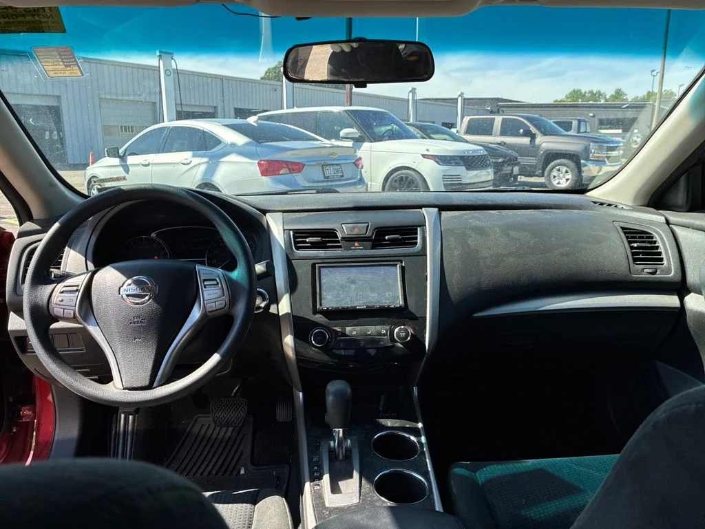 Used 2015 Red Nissan 2.5 S image 19