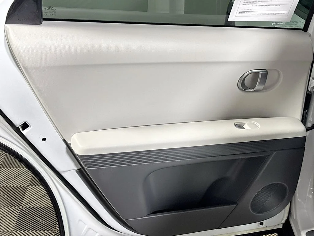 Used 2023 White Hyundai SE image 19