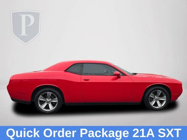 Used 2017 Red Dodge SXT image 4