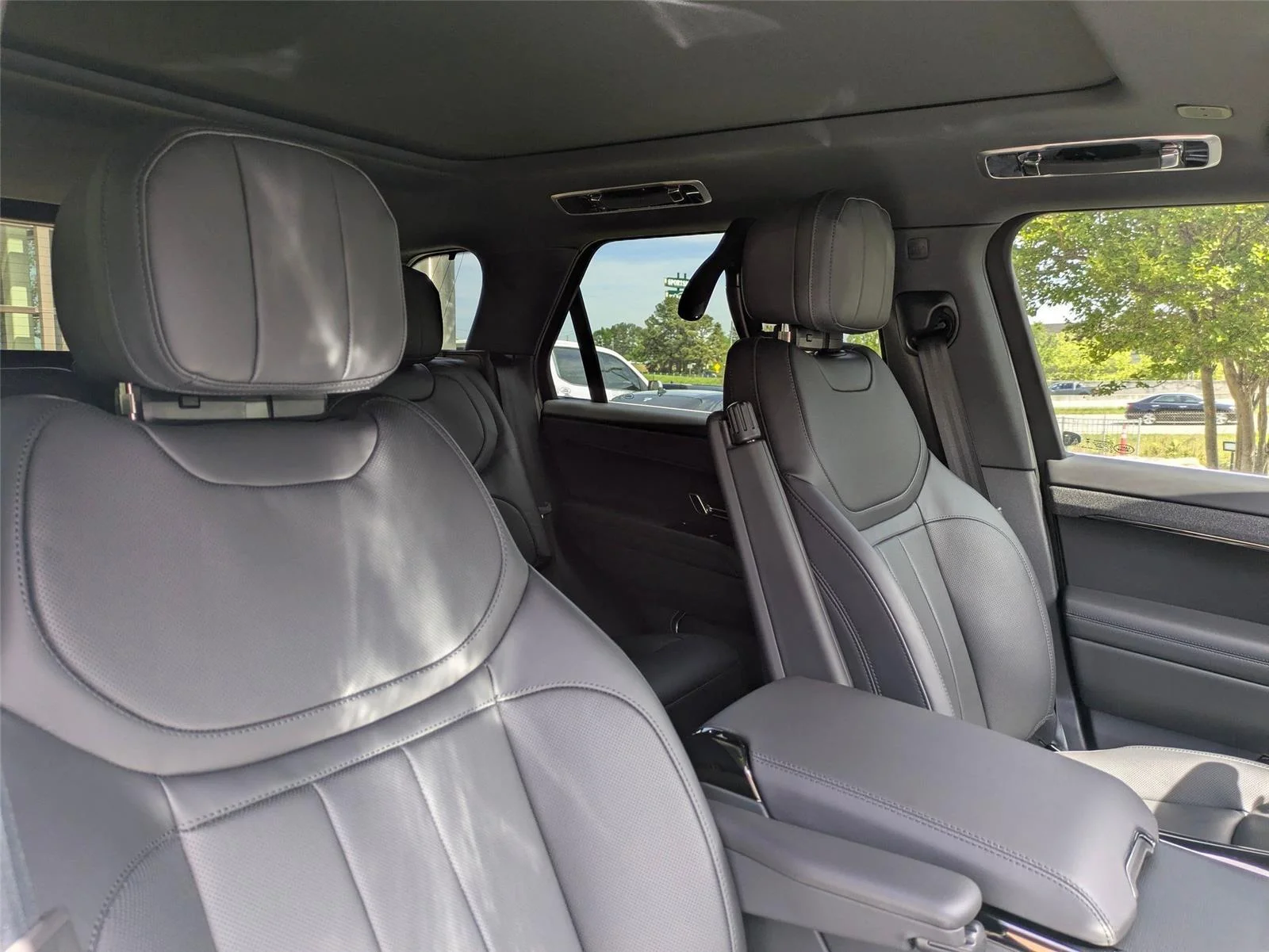 Used 2026 Fuji White Land Rover Dynamic SE image 34