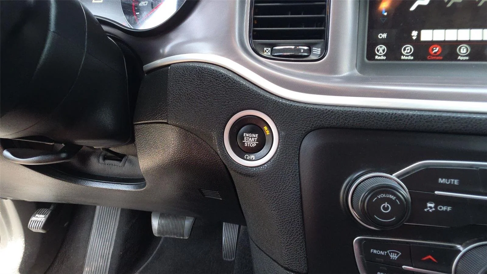 Used 2022 Granite Pearlcoat Dodge SXT image 17