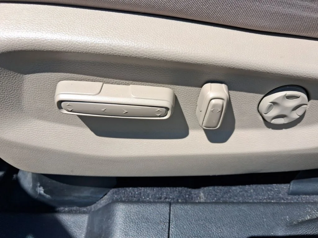 Used 2019  Honda EX image 17