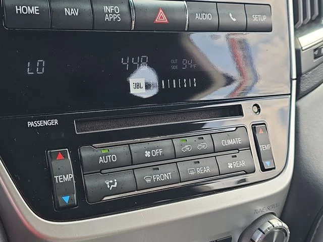 Used 2017  Toyota Base image 25