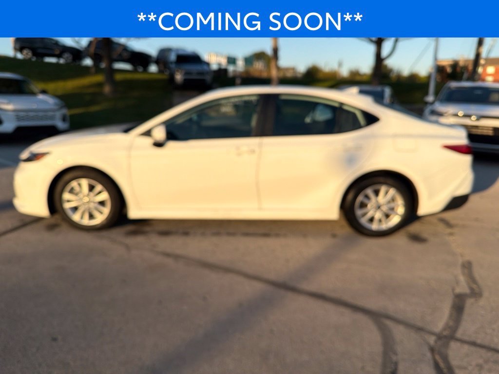 Used 2025 White Toyota LE image 9