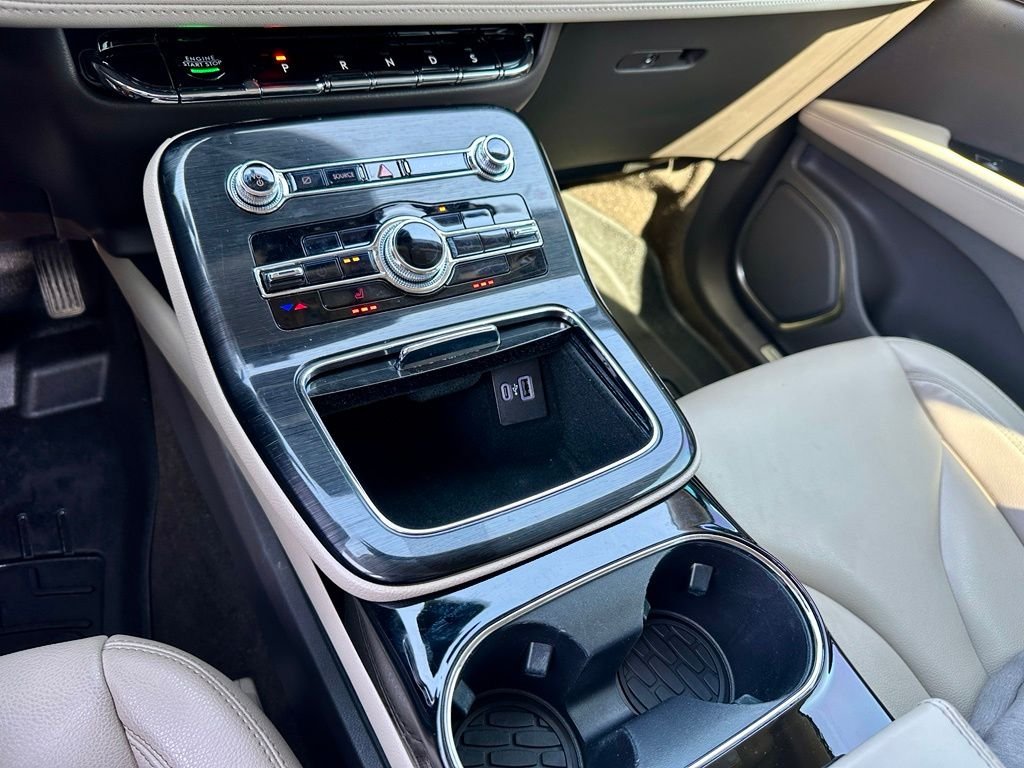 Used 2023 Gray Lincoln Standard image 32