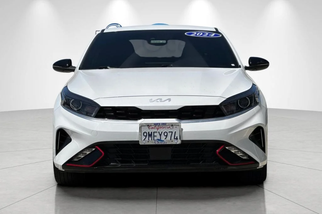 Used 2024 Snow White Pearl Kia GT-Line image 10
