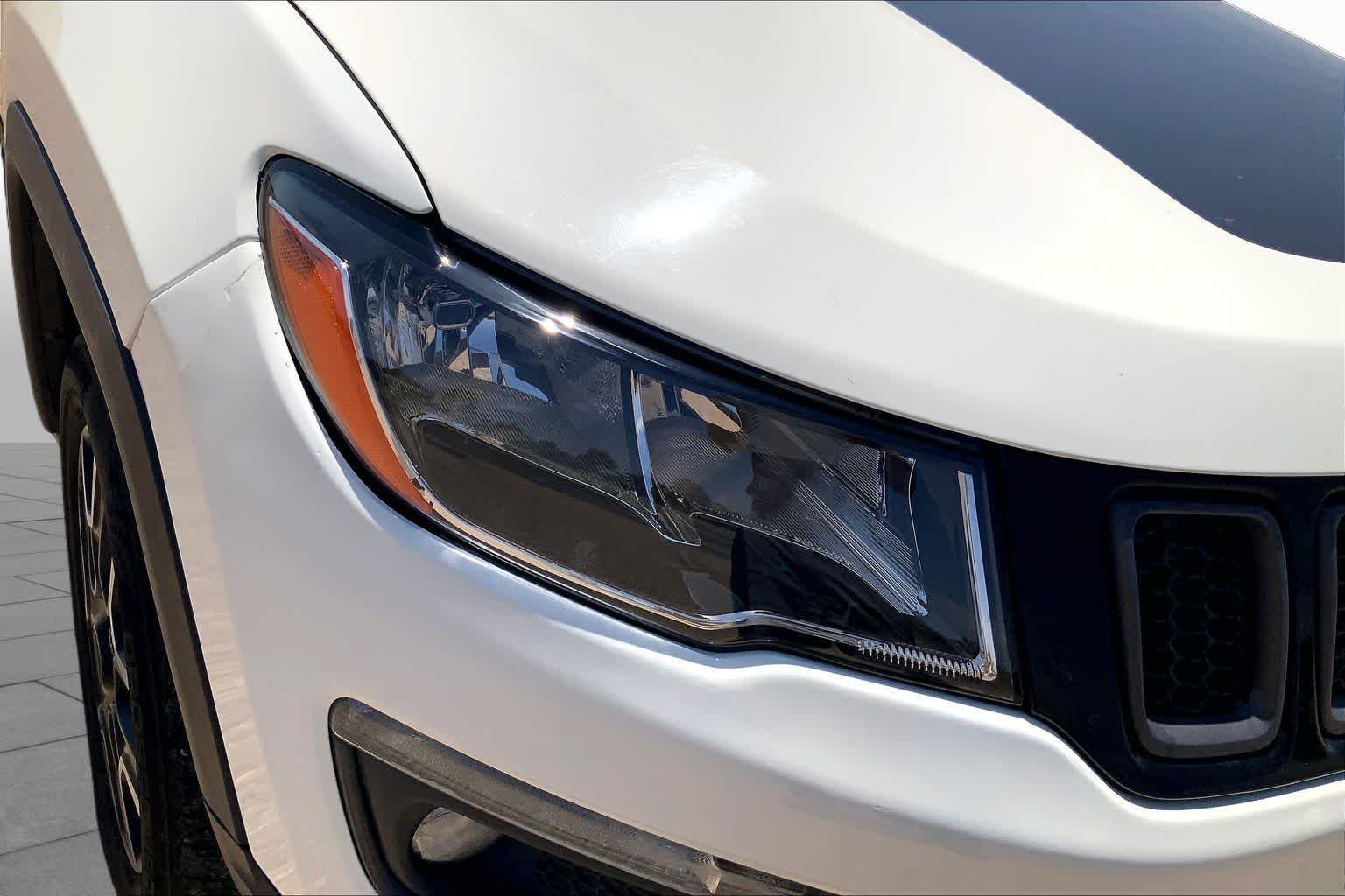 Used 2019 White Clearcoat Jeep Trailhawk image 35