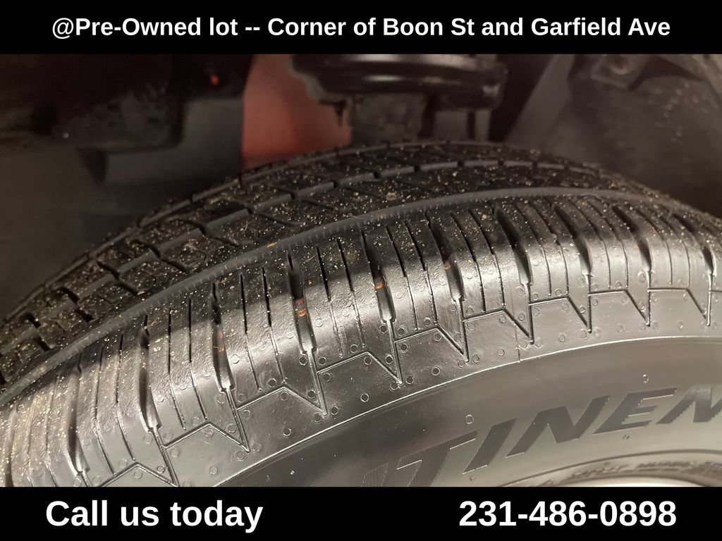 Used 2018  Jeep Sport image 12