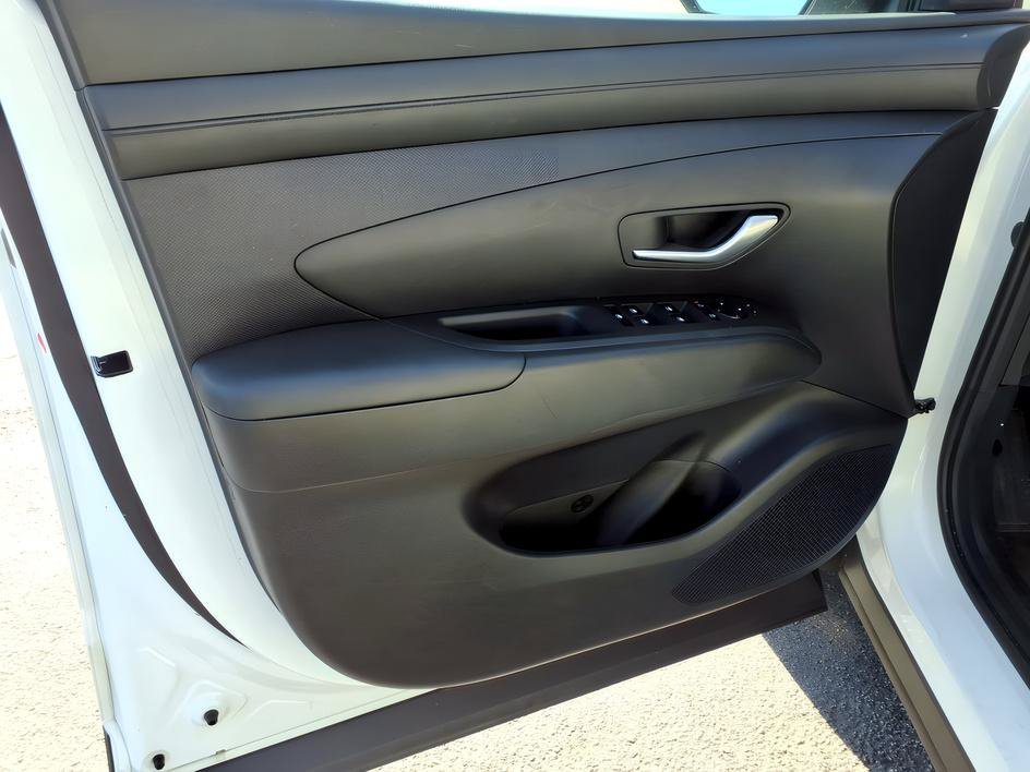 Used 2025 Atlas White Hyundai SEL image 16