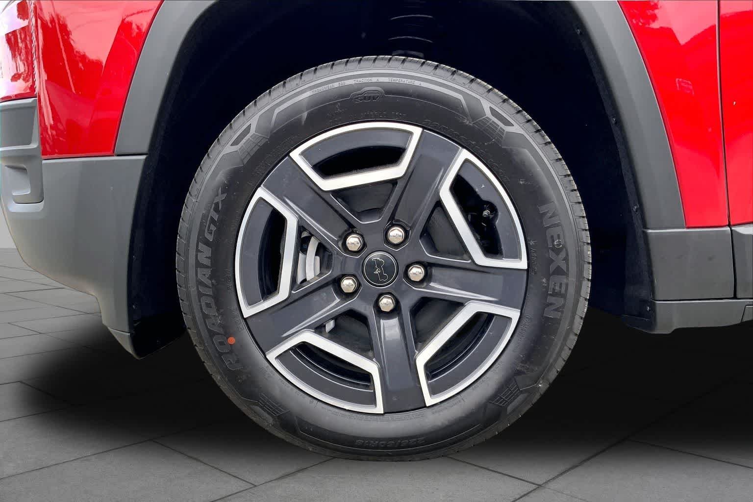 New 2026 Red Hot Pearl-Coat Exterior Paint Jeep Laredo image 8