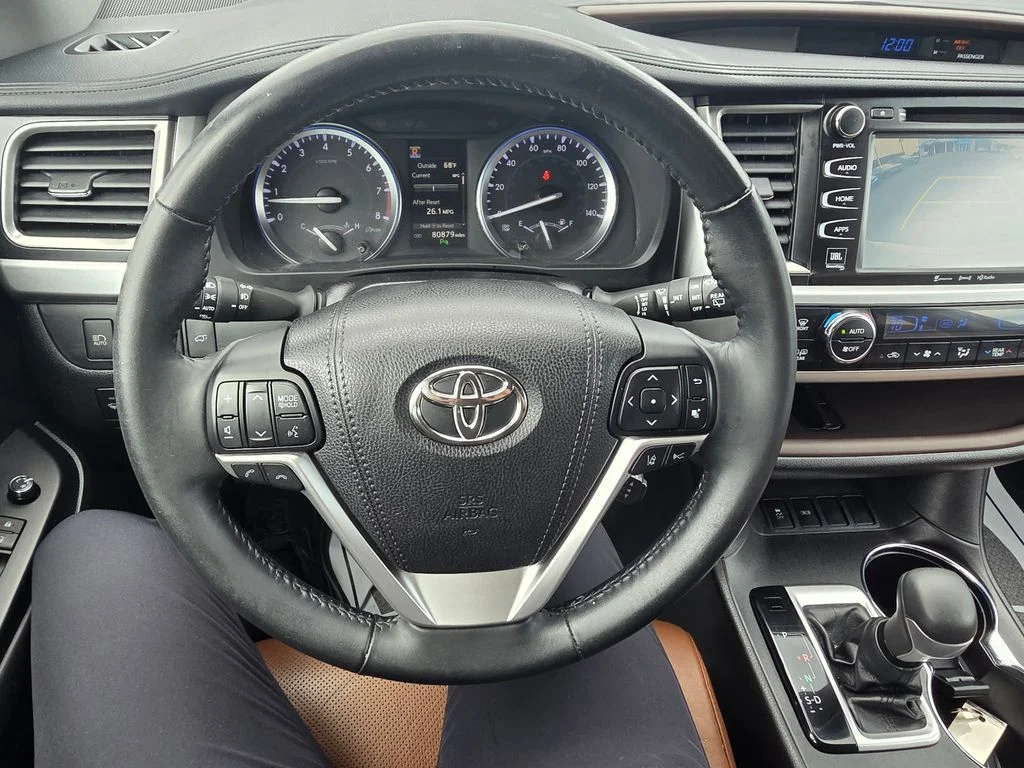 Used 2017 Blizzard Pearl Toyota Limited image 22