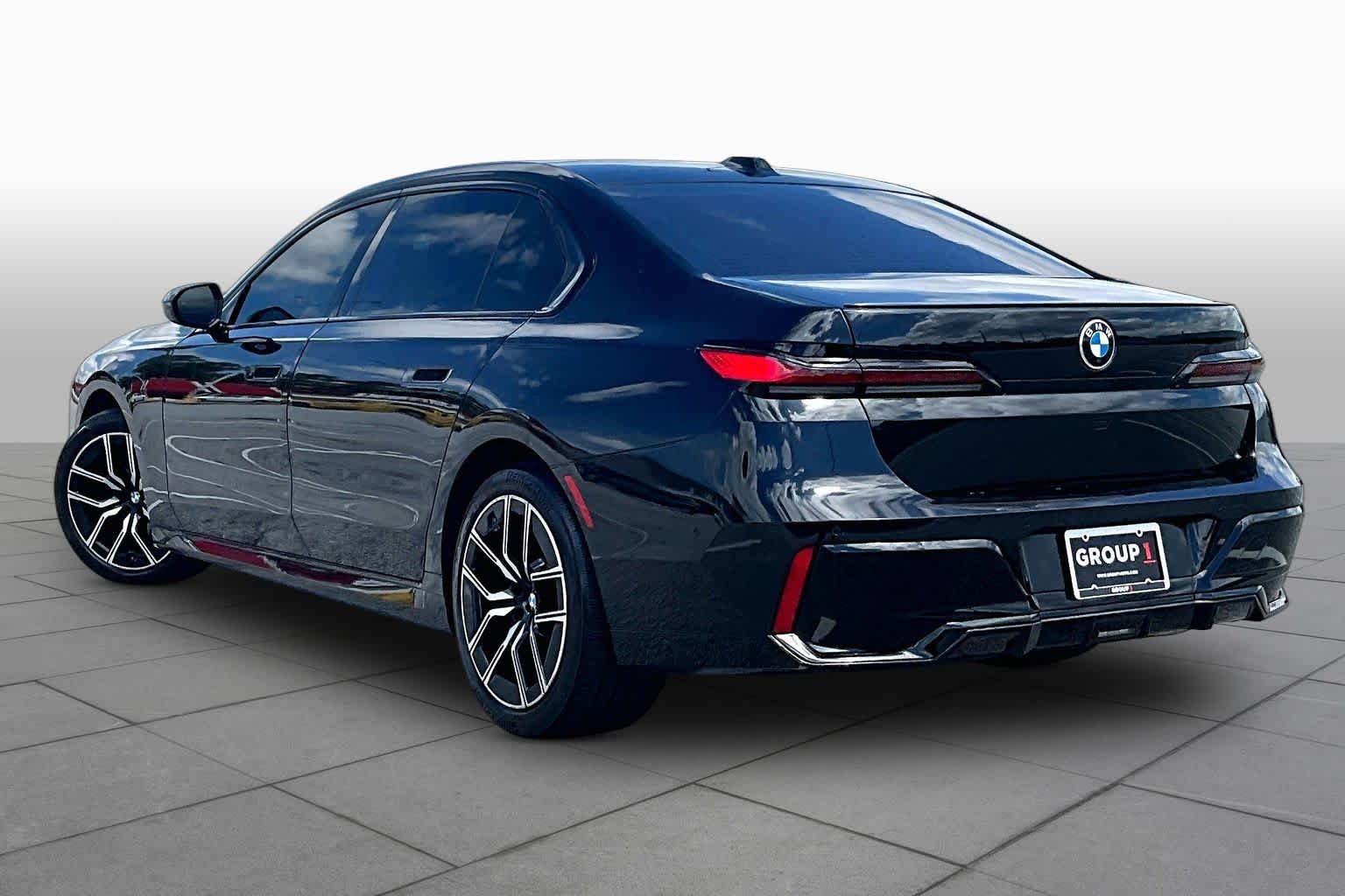 Used 2023 Black Sapphire Metallic BMW 740i image 12