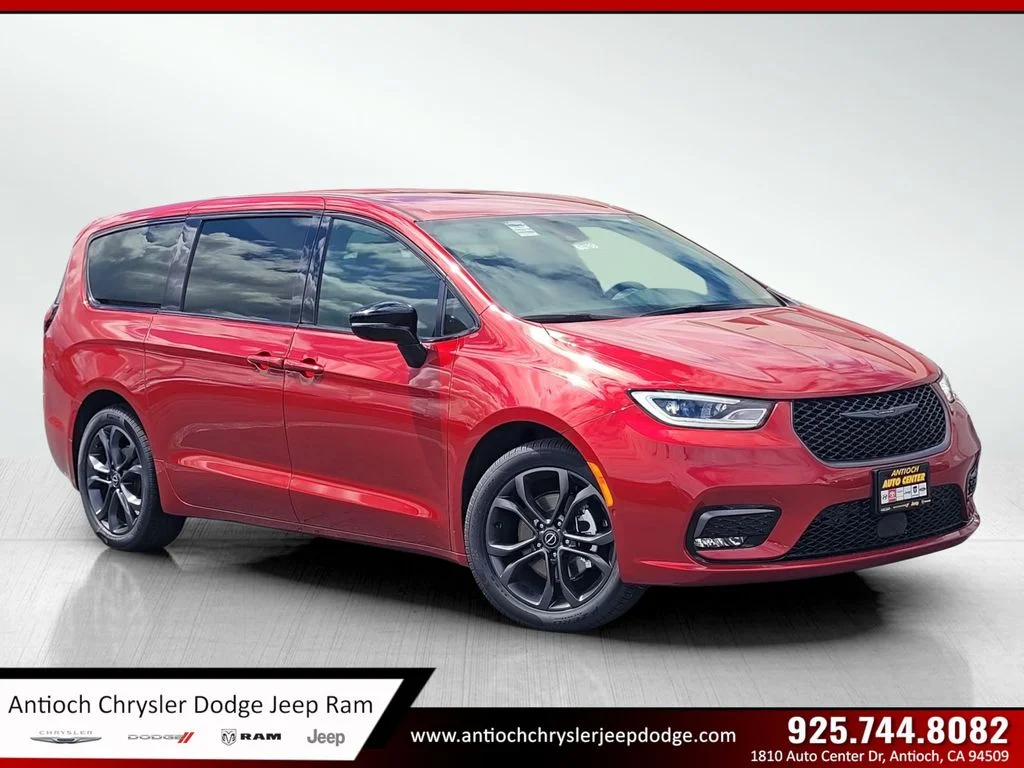 2026 Chrysler Pacifica Select's photo