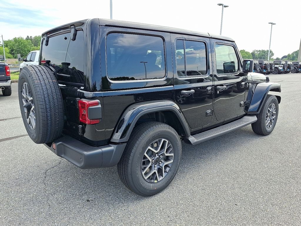 New 2026 Black Clear-Coat Exterior Paint Jeep Sahara image 4