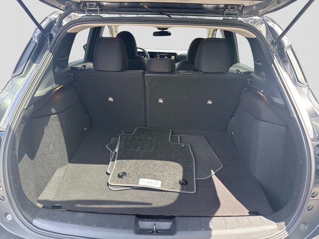 Used 2025 Gray Nissan SV image 7