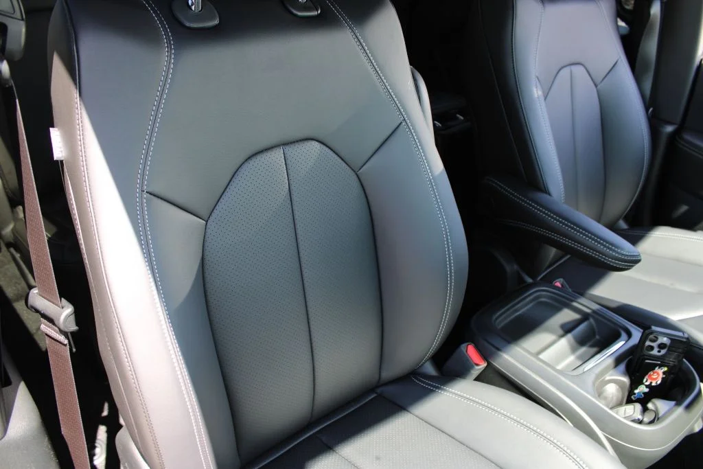 New 2027 Diamond Black Crystal Pearl-Coat Paint Chrysler Select image 16